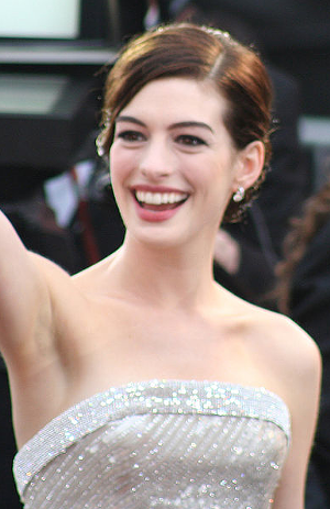 anne hathaway catwoman suit. Anne Hathaway (Mis)cast as